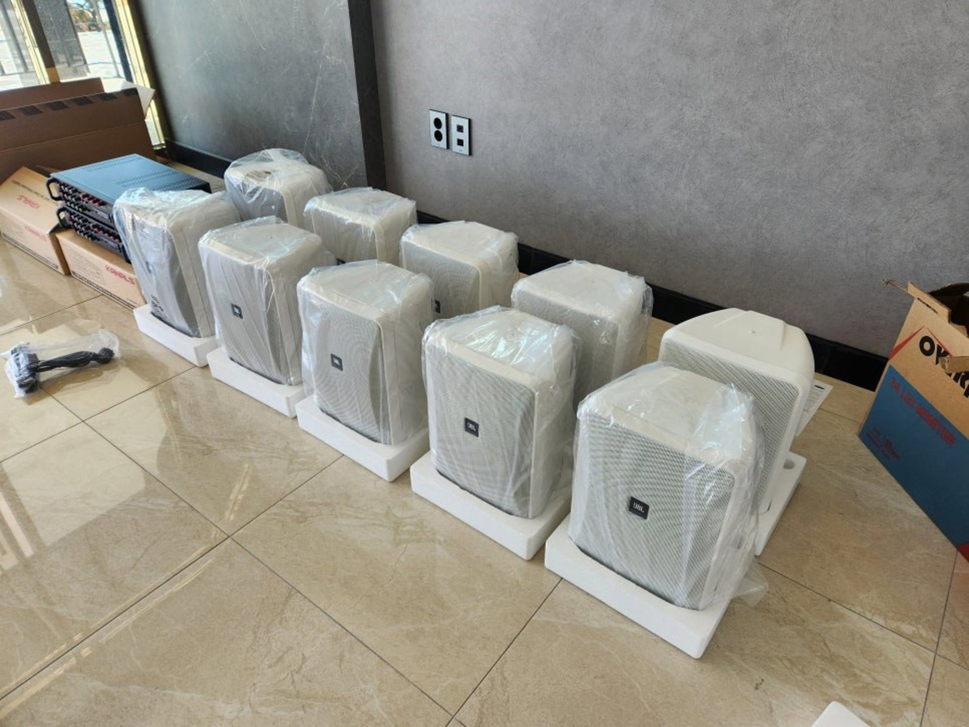 ② 반입한 JBL 스피커와 카날스 앰프