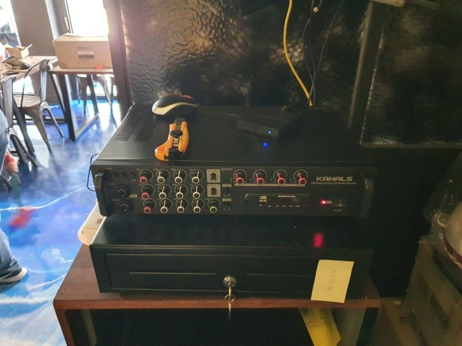 ④ 수납장 위 카날스 EMA-400N 앰프 배선